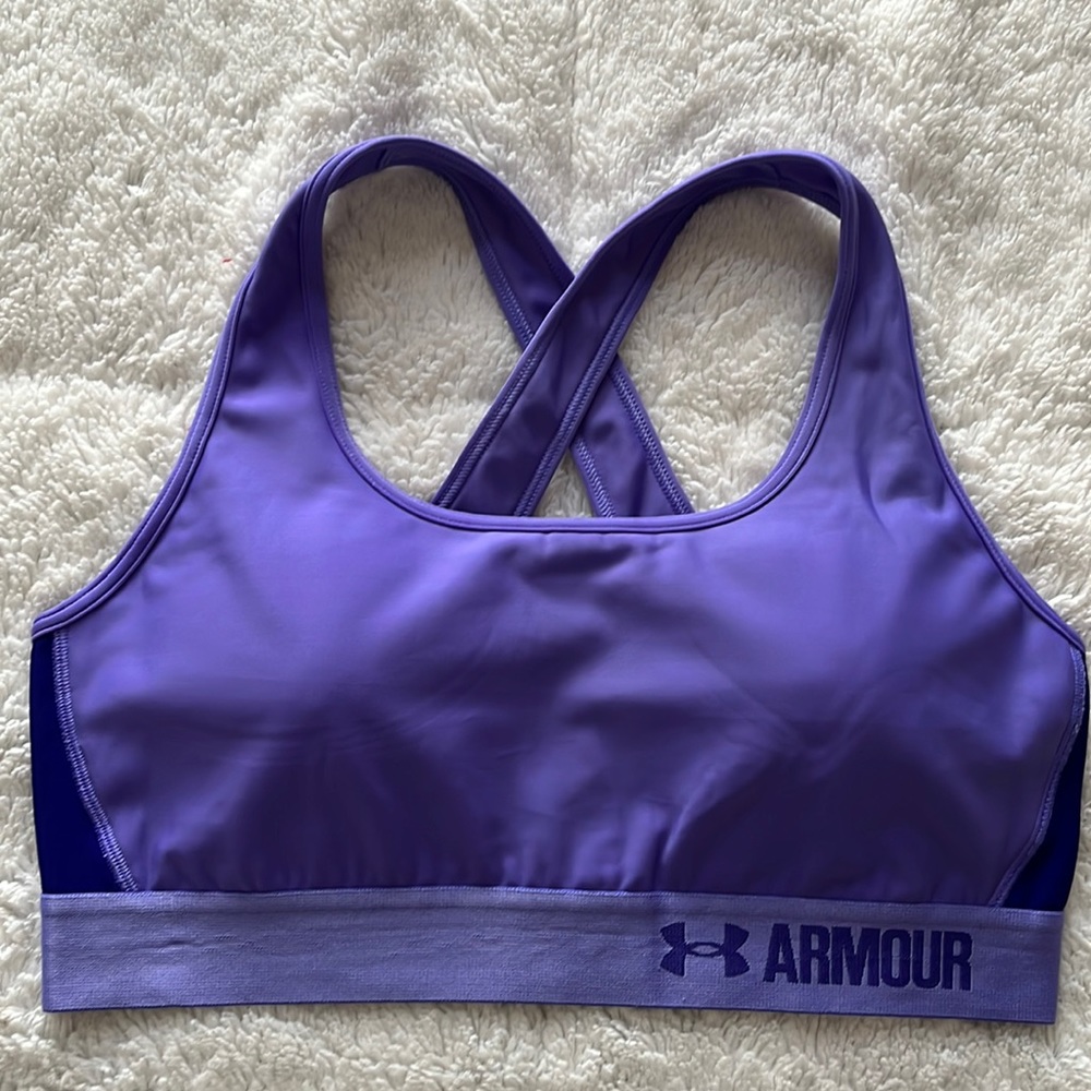 Cute little sports bra, perfect for the gym.
